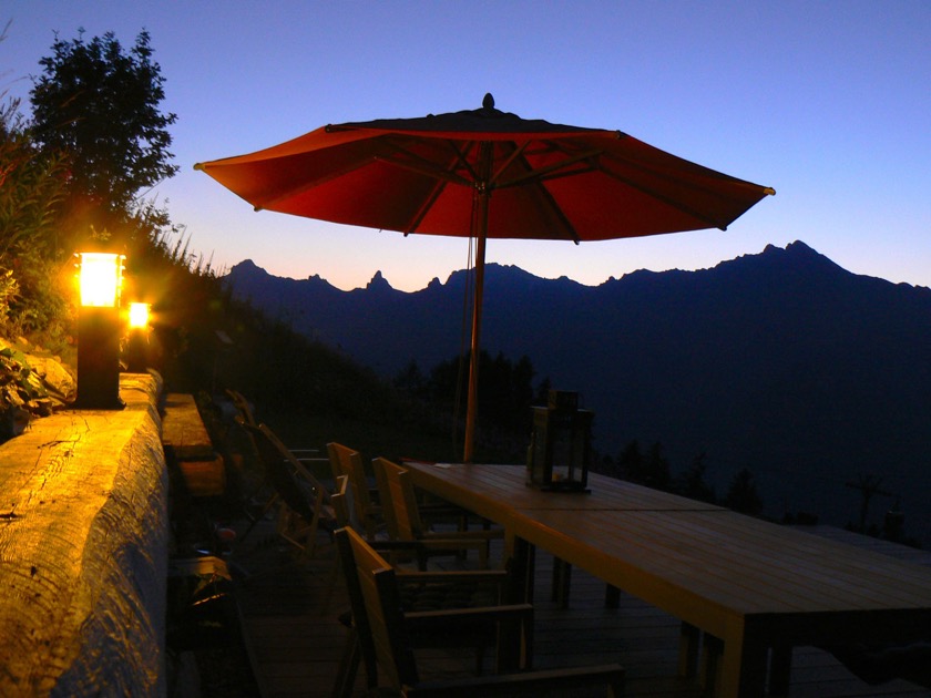 Sonneuntergang am 21:00 Uhr im Sommer