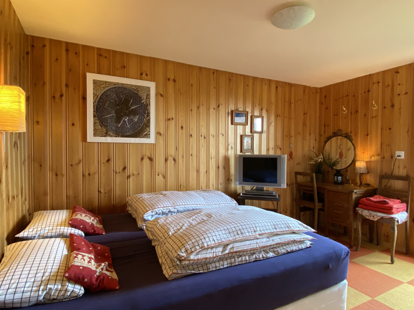 Bedroom with desk and direct entrance to the garden